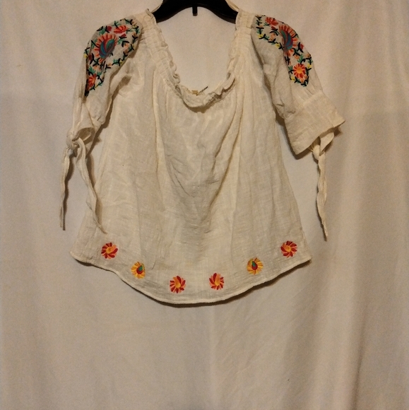 Entro off the shoulder Sz M blouse with embroidery - Picture 1 of 6